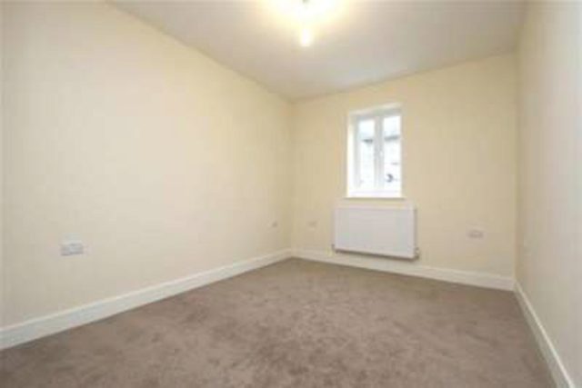  Image of 2 bedroom Flat to rent in Athelstan Road Harold Wood Romford RM3 at Romford, RM3 0QH